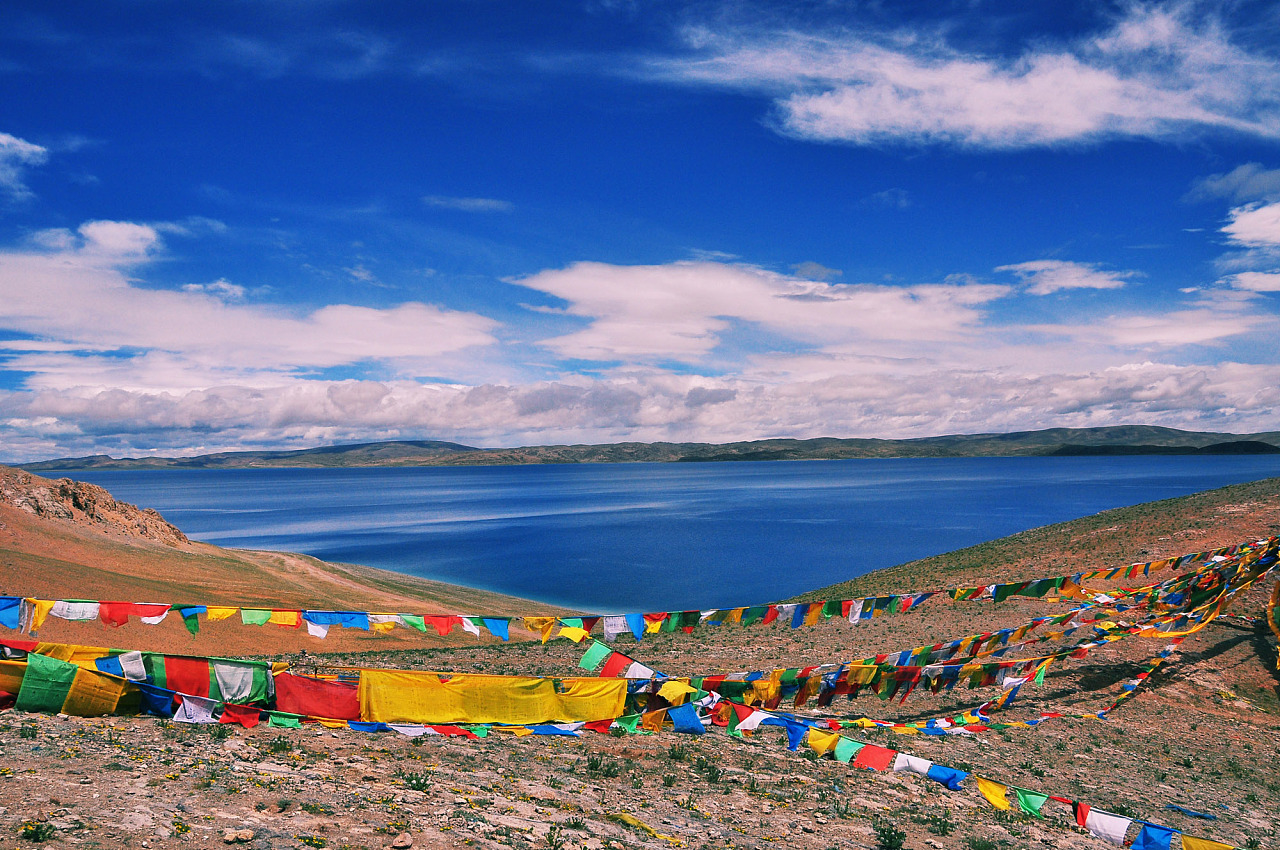 西藏，多元文化融合与生态保护的双重典范